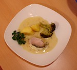 Schweinelendchen in Kse-Kruter-Kruste mit Broccolirschen